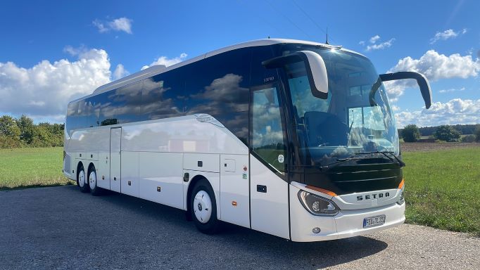 komfortreisebus der marke setra modell s517hd